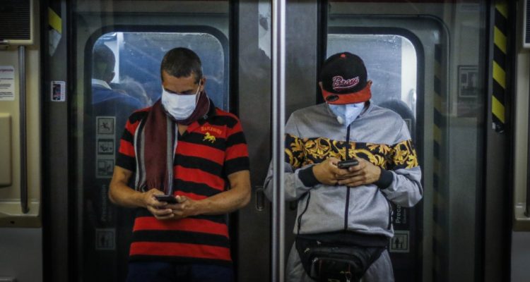 FNE extiende plazo para analizar asociación entre controladoras de VTR y Claro Chile