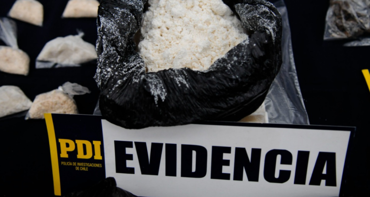 PDI de Los Ángeles: incautó $20 millones en dosis de cocaína a mujer colombiana de bus interurbano