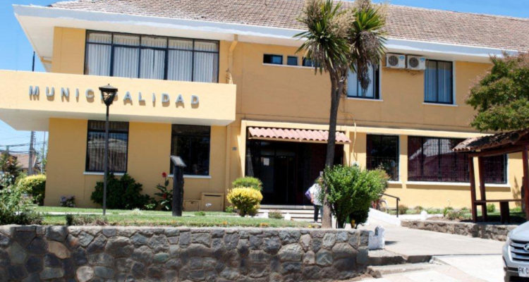 Confirman al menos 13 contagios de covid-19 tras brote en Municipalidad de Nacimiento