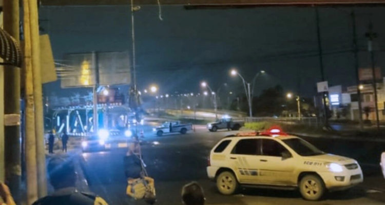 Conmoción en Ecuador tras asesinato e inédito hallazgo de cadáveres colgados en un puente