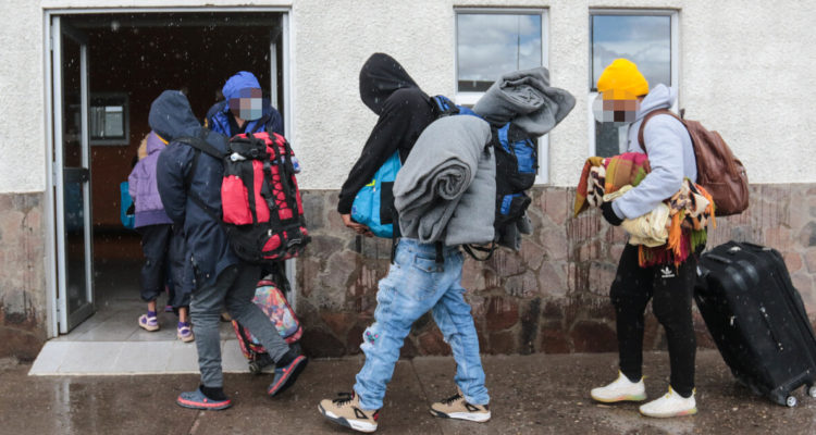 Presentan requerimiento en Contraloría por acuerdo para arribo de migrantes a Magallanes