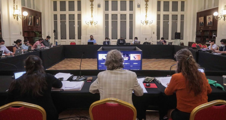 Comisión aprueban jurisdicción indígena y reducir edad de jubilación de jueces