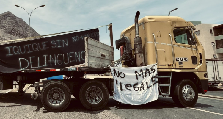 Camioneros mantienen cortes en el norte