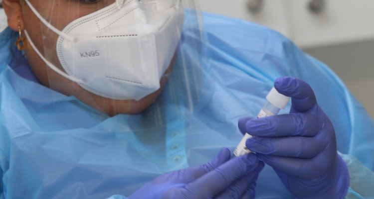 3.920 nuevos casos covid en el Bío Bío