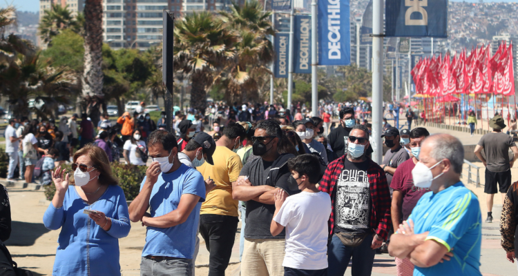 Más del 60% de los chilenos cree que se debe decretar cuarentena