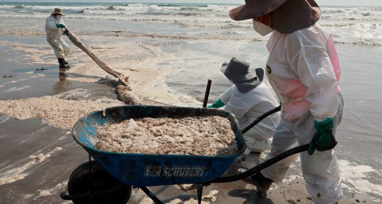 Limpieza de derrame de petróleo de Repsol