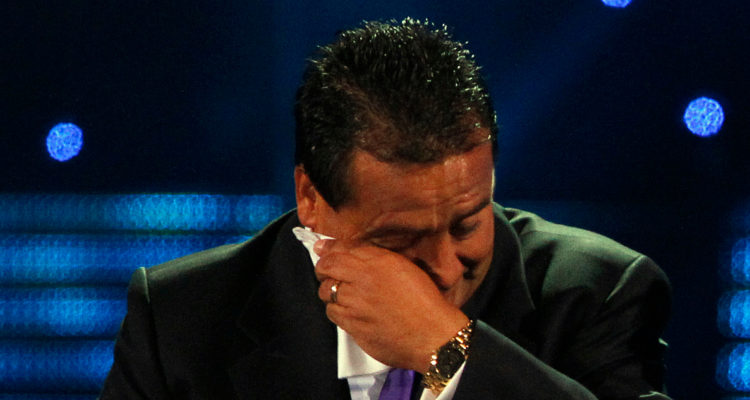 El comediante Dino Gordillo rompe en llanto en el Festival de Viña del Mar de 2011.