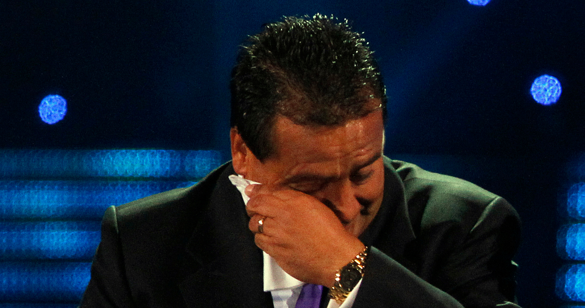 El comediante Dino Gordillo rompe en llanto en el Festival de Viña del Mar de 2011.