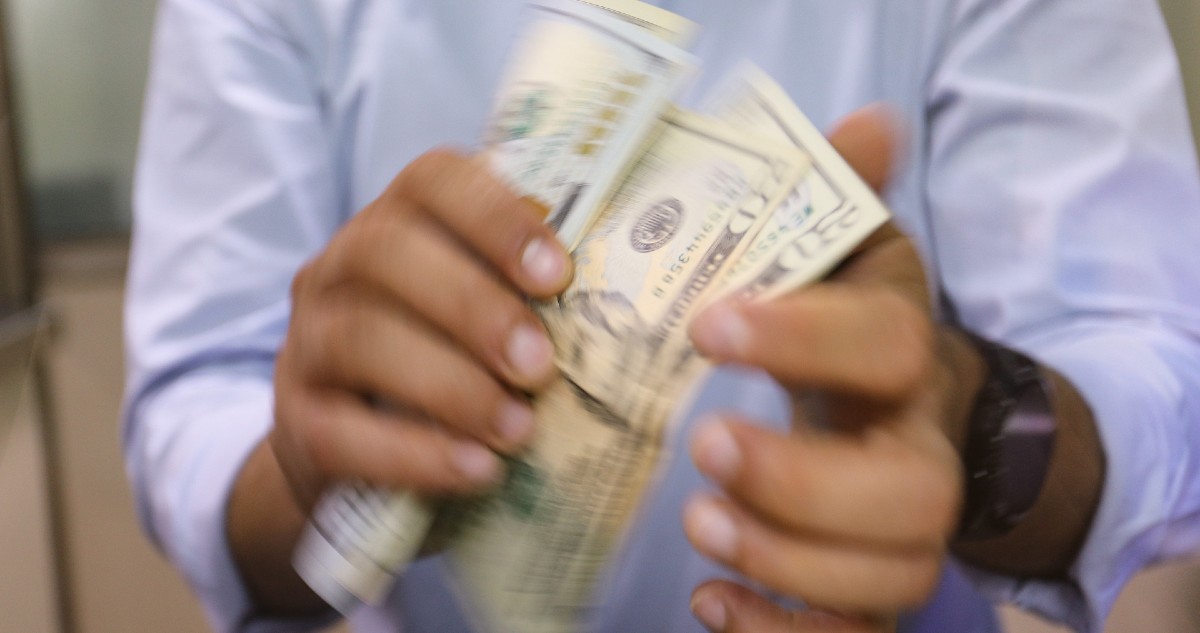 Ofensiva rusa presiona al dólar al alza y amenaza de más presiones inflacionarias ya es latente