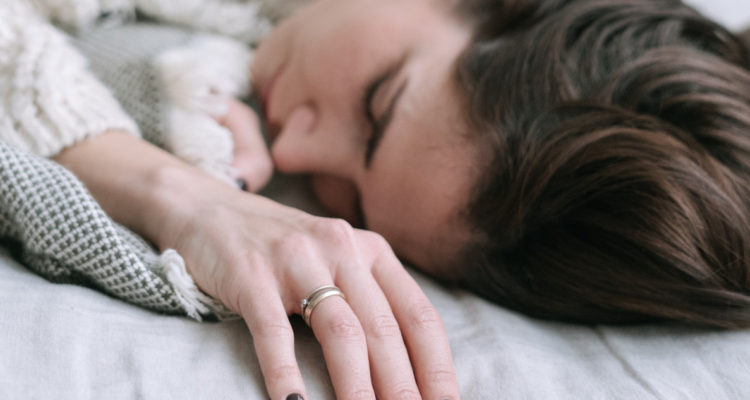 Dormir poco aumenta considerablemente tu riesgo de cáncer