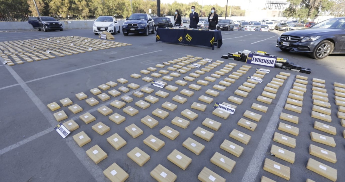 7 detenidos tras incautación de tonelada de droga en la RM: entre ellos una funcionaria municipal
