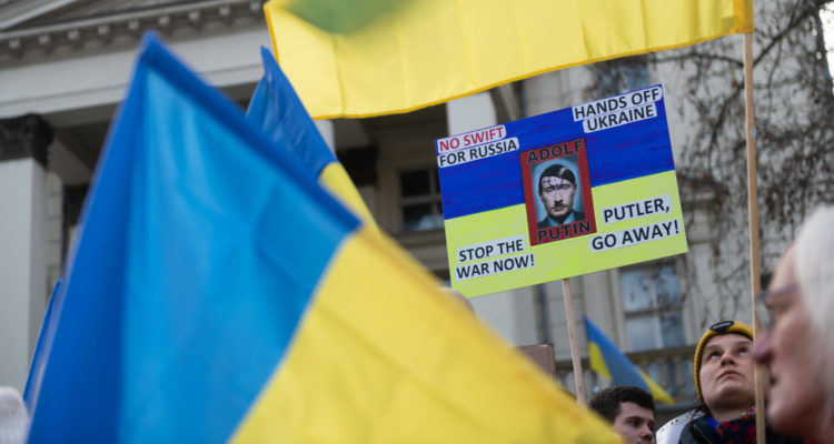 EEUU y UE anuncian nuevas sanciones: bloquearán bancos rusos del sistema Swift