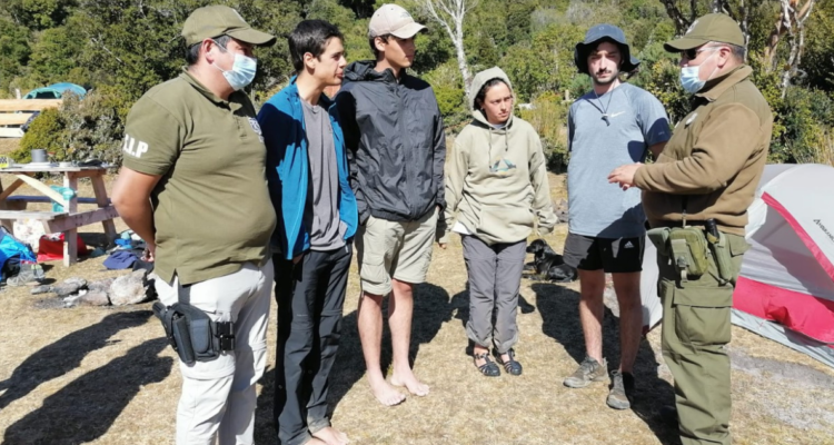 Encuentran a turistas extraviados en Río Negro