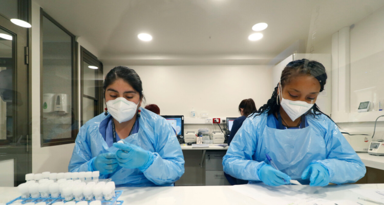 ensayo-britanico-contagio-covid