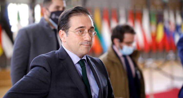 Madrid anuncia evacuación de su embajada en Ucrania junto a un centenar de ciudadanos españoles