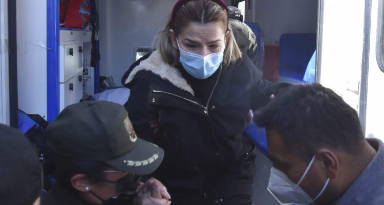 Expresidenta de Bolivia sufre descompensación durante audiencia: está en huelga de hambre