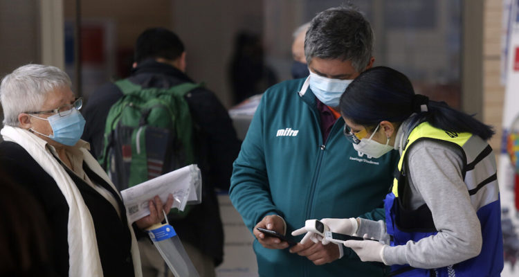 Fedetur pide eliminar PCR de entrada a Chile ante alta congestión de pasajeros en aeropuerto
