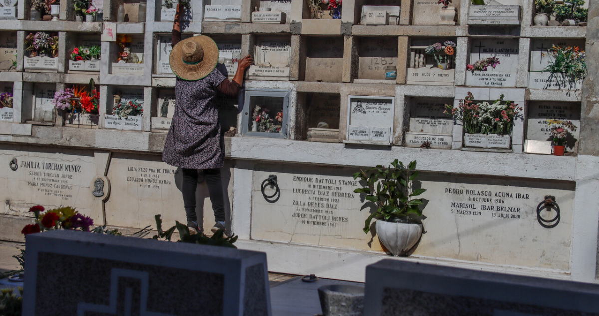 Destrozos en cementerio Playa Ancha