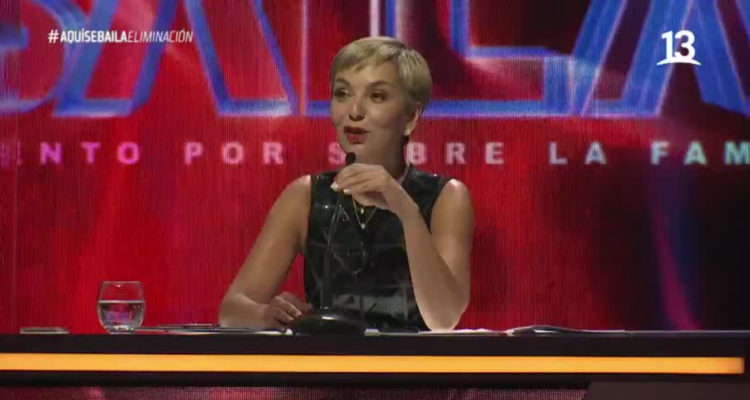 La actriz Francisca García-Huidobro como parte del jurado en Aquí se Baila.