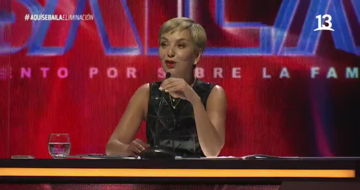 La actriz Francisca García-Huidobro como parte del jurado en Aquí se Baila.