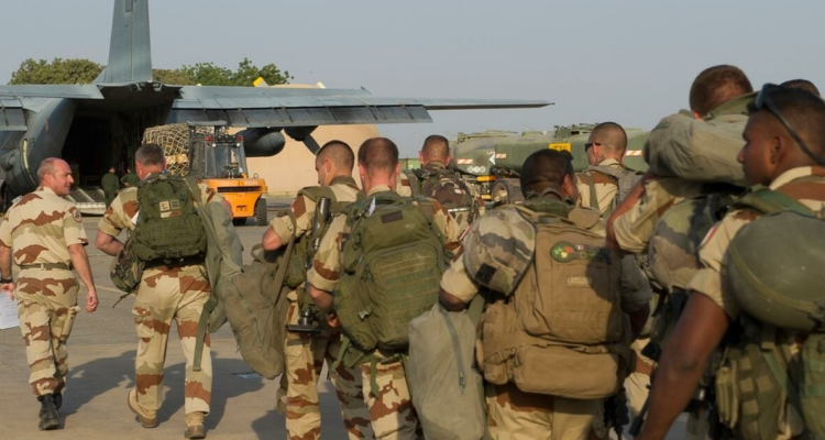 Soldados franceces retirándose de Mali.