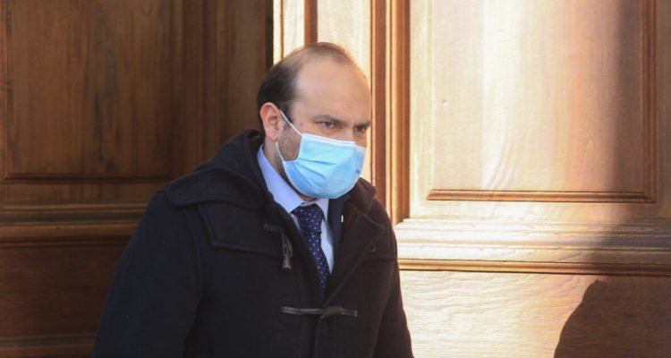 Gobierno defendió vacaciones de ministros: sólo 4 están operativos