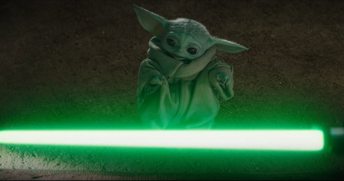 Grogu y lightsaber de Yoda