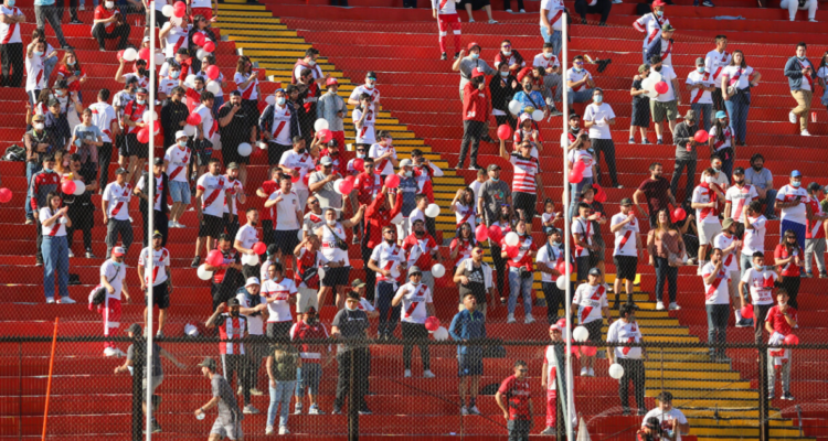 Clubes no estarán obligados a vender entradas a hinchas visitantes.