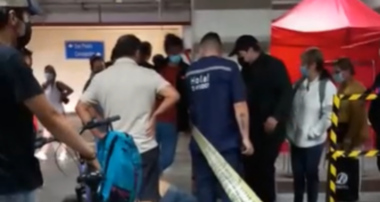 hombre se descompensa esperando pcr