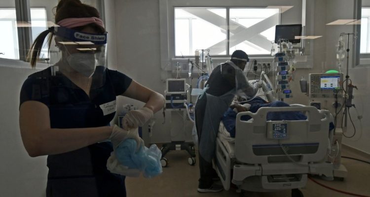 Hospitalización domiciliaria, camas UCI y UTI: Minsal anuncia aumento escalonado