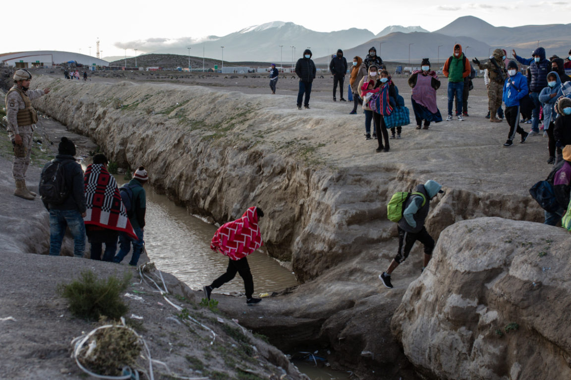 Imágenes muestran dificultad para regular cruce de migrantes en Colchane