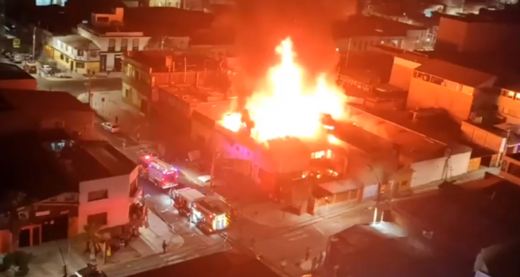 Incendio en Iquique dejó 9 viviendas destruidas y 40 damnificados