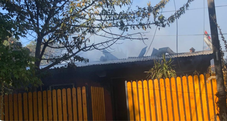 incendio-regiondelbiobio-losangeles-bomberos-destrucciondevivienda-750x400.png