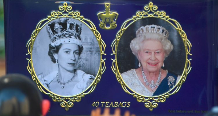 Reina Isabel II joven y ahora