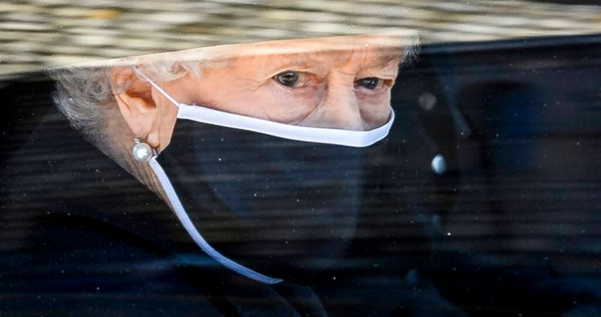Isabel II con COVID
