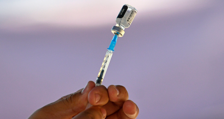 Isp aprueba uso de emergencia de vacuna moderna