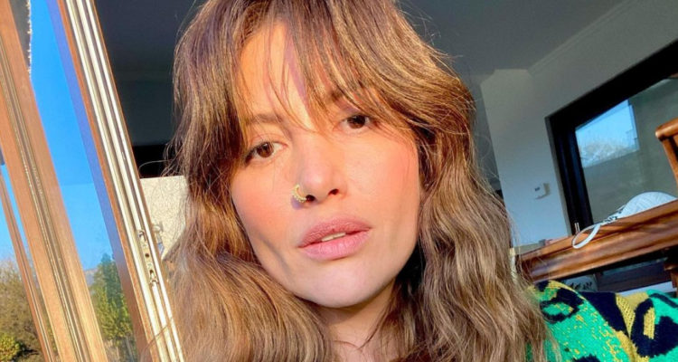 La cantante chilena Karen Bejarano en una selfie que comparte en redes sociales.