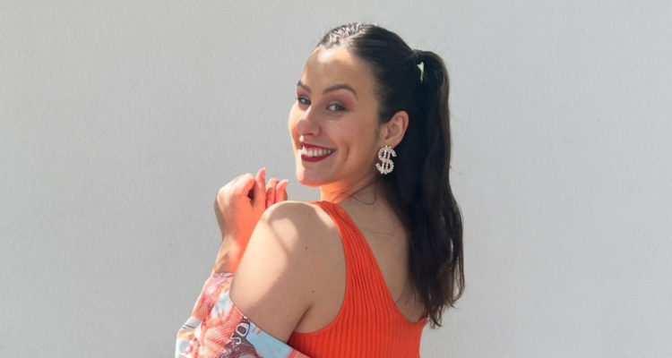 La influencer María José Castro, mejor conocida como Lady Ganga, sonriendo a la cámara. Recientemente lanzó su Manual del Adulto Funcional.