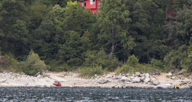 Estudio descarta dique como causa de diminución de agua en el Lago Caburgua.