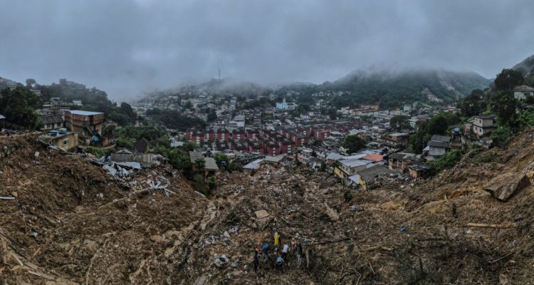 Catástrofe en ciudad brasileña de Petrópolis ya deja más de 150 muertos y más de 160 desaparecidos