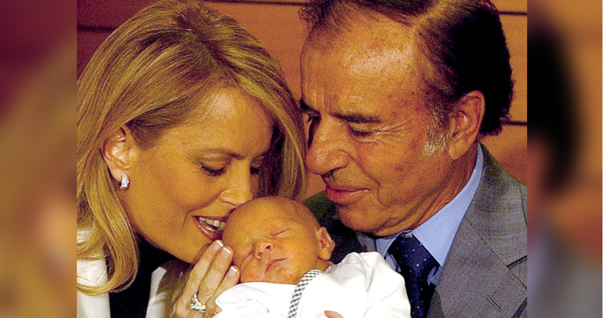 Cecilia Bolocco junto a su hijo Máximo Menem y Carlos Menem 
