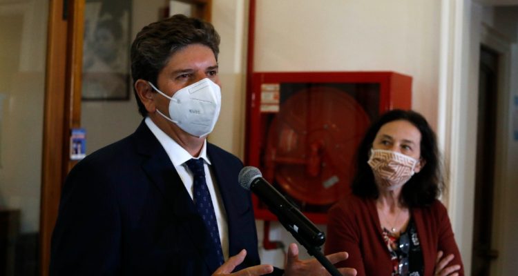 Ministro Cerda aborda impactos en precios locales por crisis en Europa