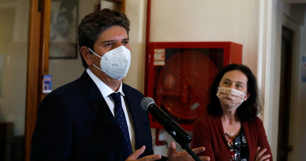 Ministro Cerda aborda impactos en precios locales por crisis en Europa