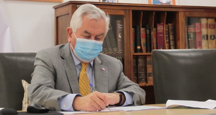 Ministro Enrique Paris