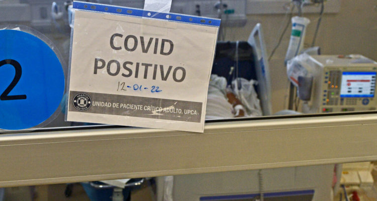Minsal ordenó aumentar capacidad de camas críticas ante aumento de pacientes en UCI