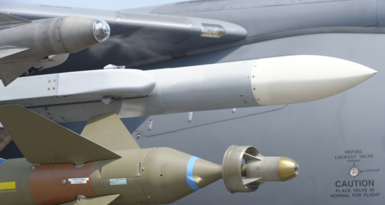 Misil representación de guerra nuclear entre Estados Unidos y Rusia