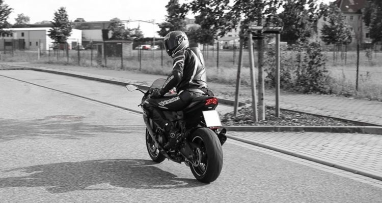 Perú avanza en prohibir que 2 personas circulen en una moto y que ocupantes porten armas de fuego