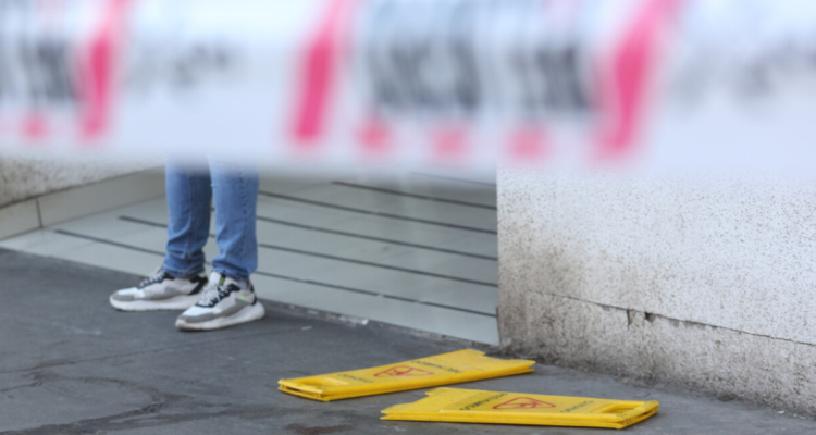 Niña murió tras caer de edificio