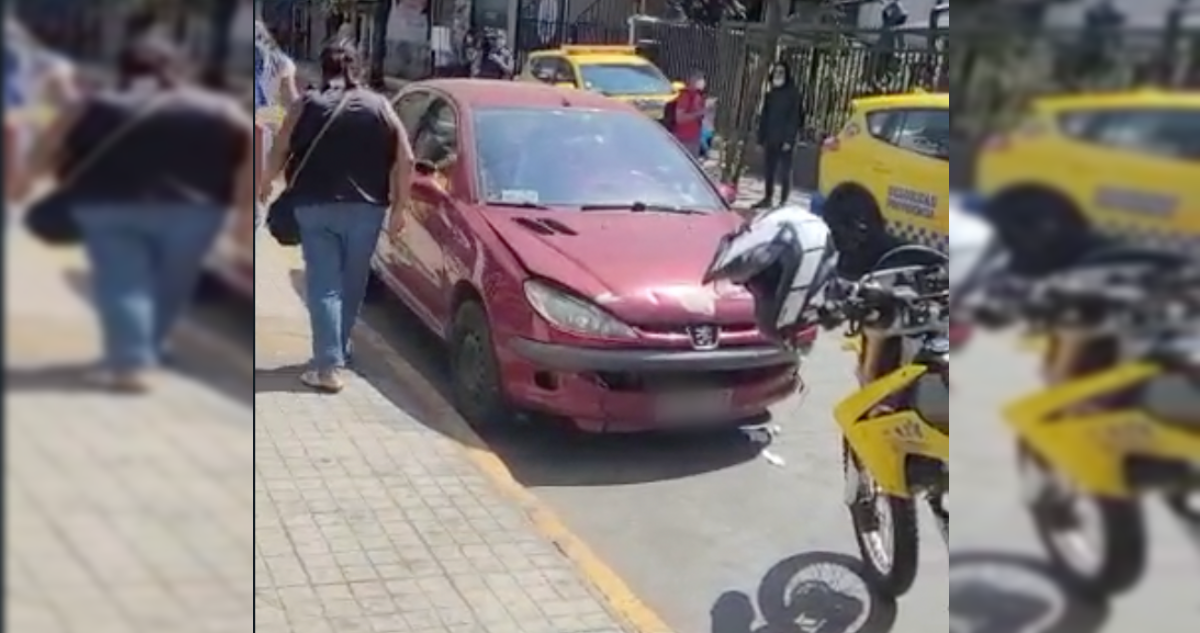 Rescatan a niño dejado al interior de auto en Providencia: mamá estaba en entrevista de trabajo