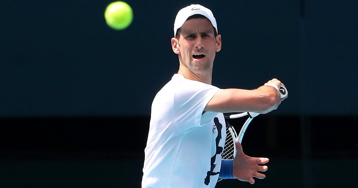 Novak Djokovic analiza vacunarse tras éxito de Nadal en Australia